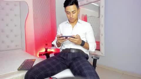 Snapshot of lucii_fer_ chatting on 03/20/26, 11:48 Leo online show from 03/20/26, 11:48