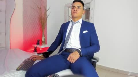 Snapshot of lucii_fer_ chatting on 04/13/26, 12:10 Leo online show from 04/13/26, 12:10