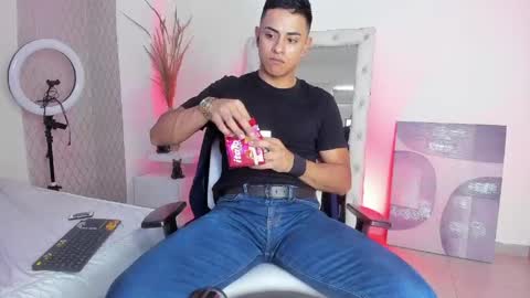 Snapshot of lucii_fer_ chatting on 05/03/26, 11:49 Leo online show from 05/03/26, 11:49