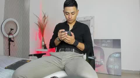 Snapshot of lucii_fer_ chatting on 05/05/26, 11:51 Leo online show from 05/05/26, 11:51