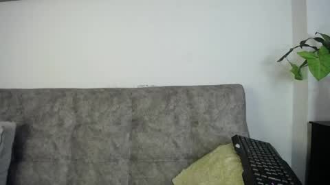 Snapshot of luciiana_lol chatting on 05/04/26, 12:12 luciiana online show from 05/04/26, 12:12