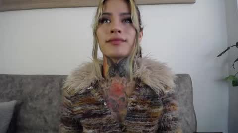 Snapshot of luciiana_lol chatting on 05/12/26, 03:53 luciiana online show from 05/12/26, 03:53