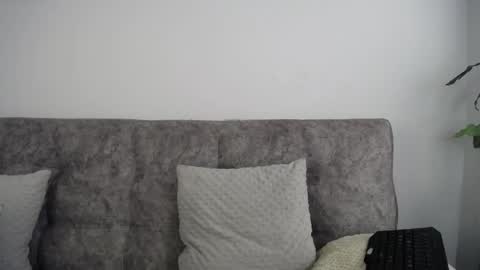 Snapshot of luciiana_lol chatting on 05/15/26, 06:04 luciiana online show from 05/15/26, 06:04