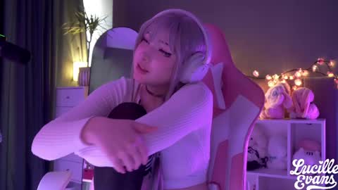 Snapshot of lucille_evans chatting on 04/27/26, 04:10 Lucy UwU online show from 04/27/26, 04:10
