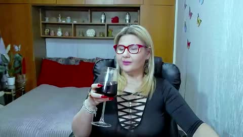 Snapshot of lucillefenlys chatting on 03/15/26, 07:31 Lucille Fenly online show from 03/15/26, 07:31