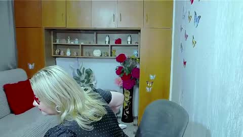 Snapshot of lucillefenlys chatting on 04/14/26, 05:52 Lucille Fenly online show from 04/14/26, 05:52