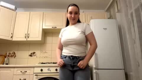 Snapshot of lucindapano chatting on 11/21/25, 09:57 Sofia online show from 11/21/25, 09:57