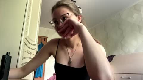 Snapshot of lucindascercy chatting on 06/15/26, 06:15 Maya online show from 06/15/26, 06:15