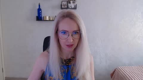 Snapshot of luckcristal chatting on 03/05/26, 10:44 Arina online show from 03/05/26, 10:44