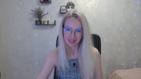 Snapshot of luckcristal chatting on 03/30/26, 05:25 Arina online show from 03/30/26, 05:25