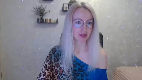 Snapshot of luckcristal chatting on 04/01/26, 04:59 Arina online show from 04/01/26, 04:59