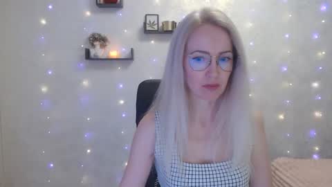 Snapshot of luckcristal chatting on 04/06/26, 03:46 Arina online show from 04/06/26, 03:46