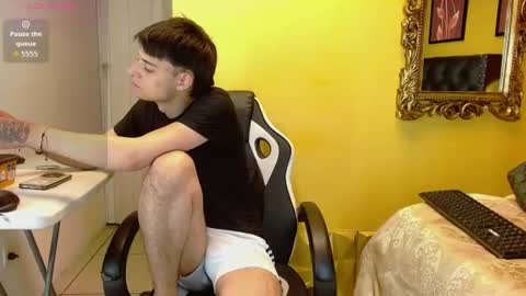 Snapshot of luckk_ chatting on 06/10/26, 04:45 luckk_ online show from 06/10/26, 04:45