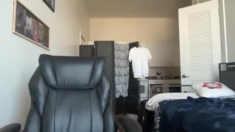 Snapshot of lucky_bme chatting on 04/10/26, 02:33 lucky_bme online show from 04/10/26, 02:33