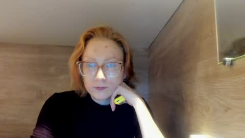 lucky_licky20 online show from 02/06/25, 04:21