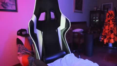 Snapshot of luckydrakex chatting on 12/21/24, 06:02 Lucky online show from 12/21/24, 06:02