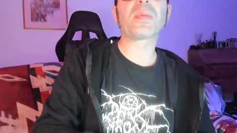 Snapshot of luckydrakex chatting on 12/30/24, 01:04 Lucky online show from 12/30/24, 01:04