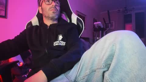 Snapshot of luckydrakex chatting on 02/27/25, 09:47 Lucky online show from 02/27/25, 09:47