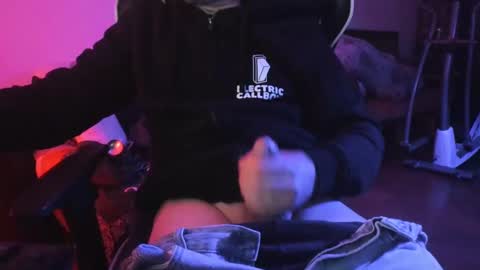 Snapshot of luckydrakex chatting on 02/28/25, 02:31 Lucky online show from 02/28/25, 02:31