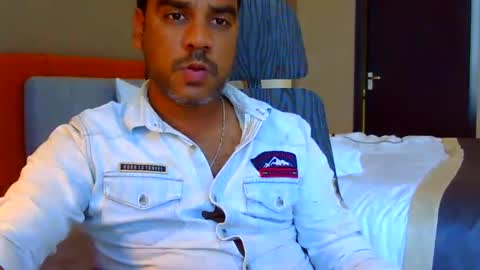 Snapshot of luckyfinalone chatting on 10/02/25, 04:25 luckyfinalone online show from 10/02/25, 04:25