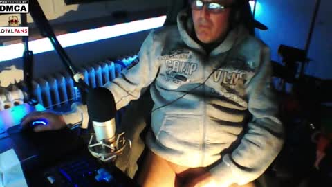 Snapshot of luckyfreak1 chatting on 12/24/24, 06:06 call me Stefan online show from 12/24/24, 06:06