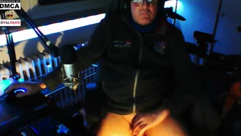 Snapshot of luckyfreak1 chatting on 02/08/25, 11:24 call me Stefan online show from 02/08/25, 11:24