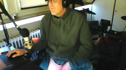 Snapshot of luckyfreak1 chatting on 04/25/26, 07:00 call me Stefan online show from 04/25/26, 07:00