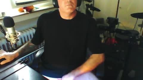 Snapshot of luckyfreak1 chatting on 07/19/26, 05:27 call me Stefan online show from 07/19/26, 05:27