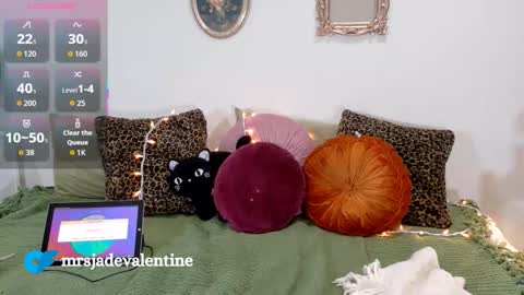 Jade online show from 10/17/25, 01:09