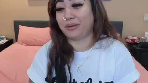 Snapshot of luckylee1992 chatting on 11/25/25, 10:43 luckylee1992 online show from 11/25/25, 10:43