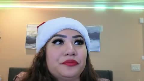 Snapshot of luckylee1992 chatting on 12/18/25, 12:27 luckylee1992 online show from 12/18/25, 12:27