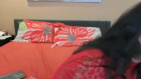 Snapshot of luckylee1992 chatting on 04/18/26, 05:11 luckylee1992 online show from 04/18/26, 05:11