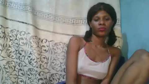 Snapshot of luckymadequeen chatting on 03/29/26, 01:05 Gloria online show from 03/29/26, 01:05