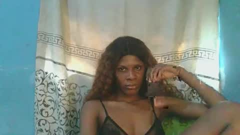 Snapshot of luckymadequeen chatting on 04/17/26, 11:13 Gloria online show from 04/17/26, 11:13