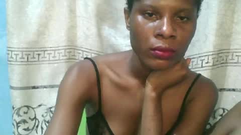 Snapshot of luckymadequeen chatting on 06/26/26, 01:21 Gloria online show from 06/26/26, 01:21