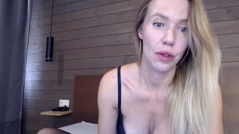 Mila Novak online show from 10/10/25, 10:25