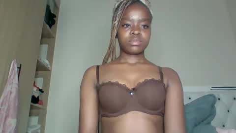 lilian online show from 11/30/25, 08:13