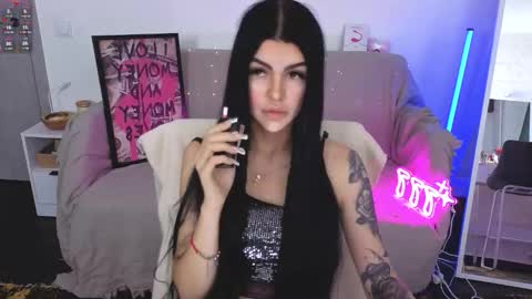 Monika online show from 10/12/25, 08:24