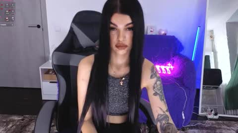 Monika online show from 11/23/25, 10:59