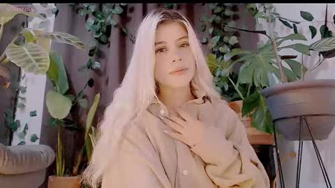 Snapshot of luckysapphire777 chatting on 10/20/25, 03:01 luckysapphire777 online show from 10/20/25, 03:01