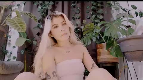 Snapshot of luckysapphire777 chatting on 10/23/25, 07:18 luckysapphire777 online show from 10/23/25, 07:18