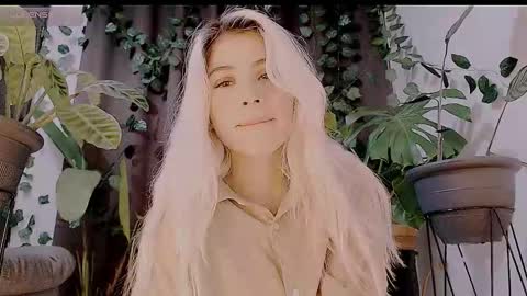 Snapshot of luckysapphire777 chatting on 10/26/25, 12:22 luckysapphire777 online show from 10/26/25, 12:22