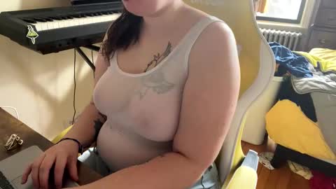 Snapshot of luckysucks chatting on 11/16/25, 06:02 Lucky online show from 11/16/25, 06:02