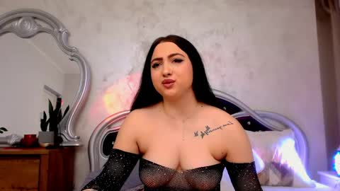 Snapshot of luckyymia chatting on 04/08/26, 05:46 Mia online show from 04/08/26, 05:46