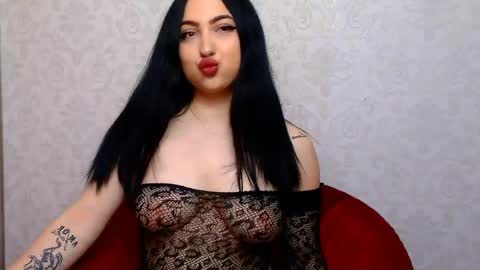 Snapshot of luckyymia chatting on 05/29/26, 05:33 Mia online show from 05/29/26, 05:33