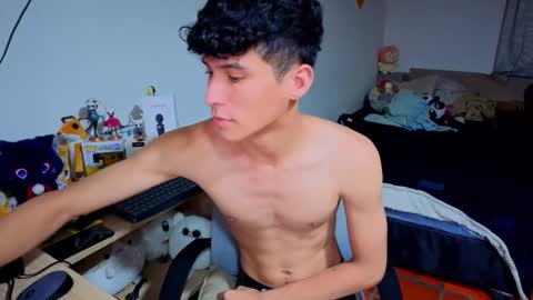 Snapshot of luclawthorne chatting on 11/14/25, 01:15 Lu Independent Model online show from 11/14/25, 01:15