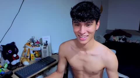 Snapshot of luclawthorne chatting on 11/26/25, 11:17 Lu Independent Model online show from 11/26/25, 11:17