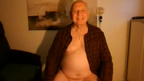 Snapshot of luclovestops chatting on 10/23/25, 09:24 Luclostops online show from 10/23/25, 09:24