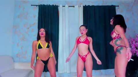 Snapshot of lucretia_love chatting on 01/10/26, 04:03 luna alice francisco mike online show from 01/10/26, 04:03