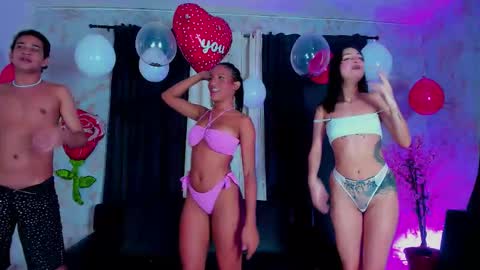 Snapshot of lucretia_love chatting on 02/14/26, 04:42 luna alice francisco mike online show from 02/14/26, 04:42